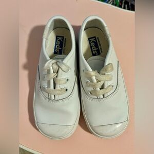 Toddler 8 lace up keds